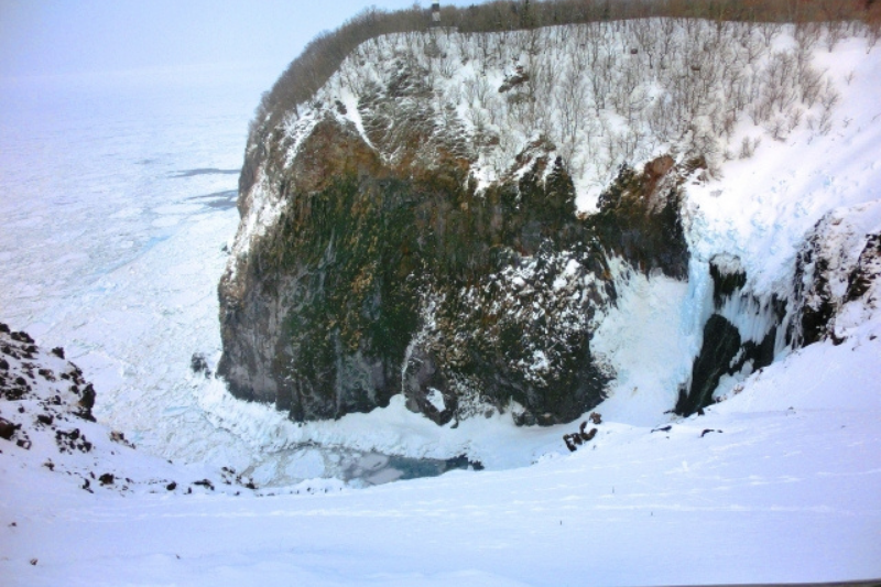 フレペの滝流氷
